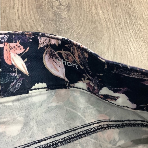 Women's Gloria Vanderbilt 12 L Large Floral Navy Purple Chino Khakis Shorts New - Picture 10 of 11